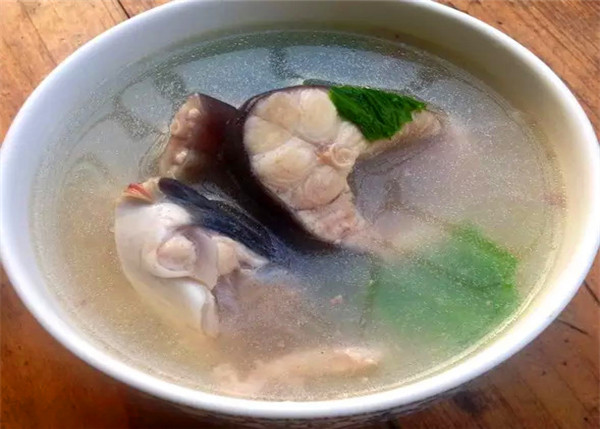 芫荽豆腐鱼头汤的简单做法_芫荽豆腐鱼头汤怎么做最好吃？
