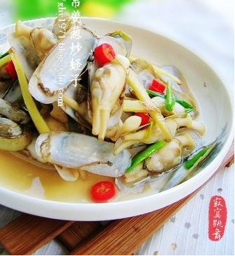 蛏子怎么做好吃:家常姜葱炒蛏子
