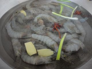 盐水煮虾的做法