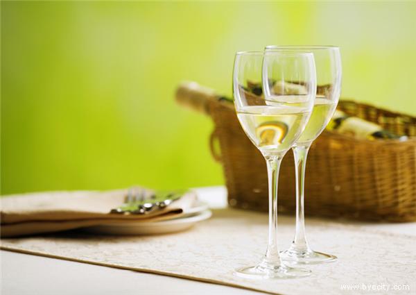 吃海鲜搭配什么饮料酒水健康？