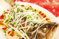 清蒸开屏鲈鱼的简单做法_清蒸开屏鲈鱼怎么做最好吃？