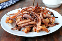 让人欲罢不能：铁板鱿鱼的简单做法_让人欲罢不能：铁板鱿鱼怎么做最好吃？