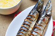 蒜香秋刀鱼的简单做法_蒜香秋刀鱼怎么做最好吃？