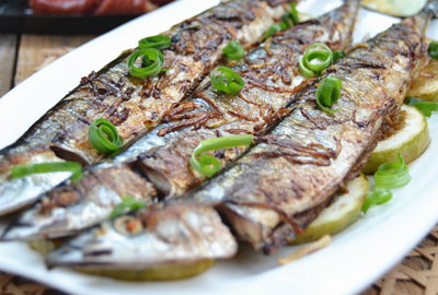 姜丝烤秋刀鱼的简单做法_姜丝烤秋刀鱼怎么做最好吃？