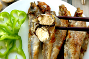 东北香煎多春鱼的简单做法_东北香煎多春鱼怎么做最好吃？