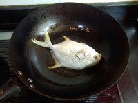 海鲜酱烧金鲳鱼怎么做好吃_海鲜酱烧金鲳鱼的做法