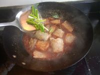 海鲜酱煮带鱼怎么做好吃_海鲜酱煮带鱼的做法