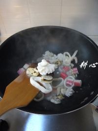 韩国辣酱炒什锦海鲜怎么做好吃_韩国辣酱炒什锦海鲜的做法