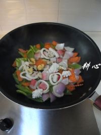 韩国辣酱炒什锦海鲜怎么做好吃_韩国辣酱炒什锦海鲜的做法