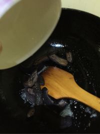 葱爆海参怎么做好吃_葱爆海参的做法
