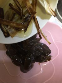 葱爆海参怎么做好吃_葱爆海参的做法