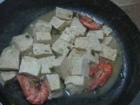 鲜虾炖豆腐怎么做好吃_鲜虾炖豆腐的做法