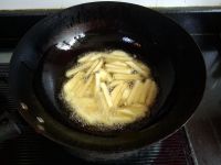 土豆青椒炒膏蟹怎么做好吃_土豆青椒炒膏蟹的做法