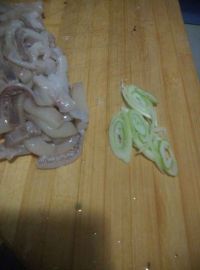 清炒鱿鱼怎么做好吃_清炒鱿鱼的做法