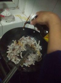 清炒鱿鱼怎么做好吃_清炒鱿鱼的做法