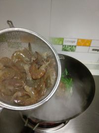 香辣豆豇炒明虾怎么做好吃_香辣豆豇炒明虾的做法