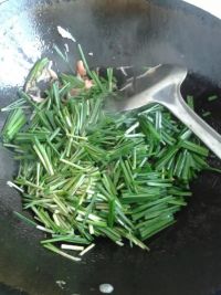 韭菜鱿鱼丝怎么做好吃_韭菜鱿鱼丝的做法