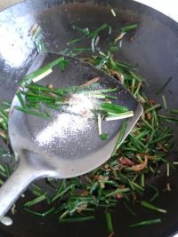韭菜鱿鱼丝怎么做好吃_韭菜鱿鱼丝的做法