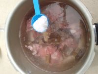 鳗鱼干炖排骨汤怎么做好吃_鳗鱼干炖排骨汤的做法