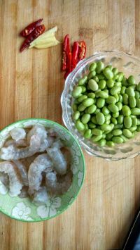 青豆炒虾仁怎么做好吃_青豆炒虾仁的做法