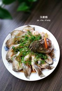 电饭煲蒸鲈鱼怎么做好吃_电饭煲蒸鲈鱼的做法