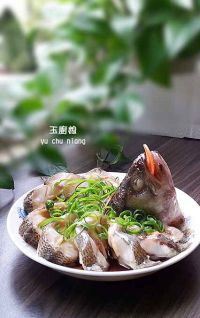 电饭煲蒸鲈鱼怎么做好吃_电饭煲蒸鲈鱼的做法