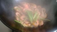 葱香虾怎么做好吃_葱香虾的做法