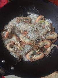 盐焗大虾怎么做好吃_盐焗大虾的做法