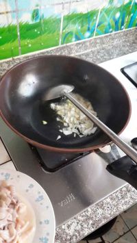 爆炒鱿鱼家常版怎么做好吃_爆炒鱿鱼家常版的做法