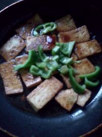 青椒蛏子烧豆腐怎么做好吃_青椒蛏子烧豆腐的做法
