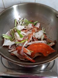 葱姜蟹怎么做好吃_葱姜蟹的做法