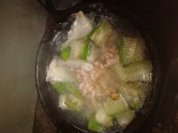 扒皮鱼丝瓜煮虾仁汤怎么做好吃_扒皮鱼丝瓜煮虾仁汤的做法