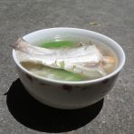 扒皮鱼丝瓜煮虾仁汤怎么做好吃_扒皮鱼丝瓜煮虾仁汤的做法