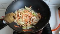 胡萝卜洋葱炒海参筋怎么做好吃_胡萝卜洋葱炒海参筋的做法