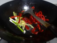 辣椒鱿鱼丝怎么做好吃_辣椒鱿鱼丝的做法