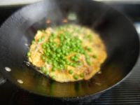 文蛤豌豆炒鸡蛋怎么做好吃_文蛤豌豆炒鸡蛋的做法