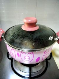 酱油水煮斑猪鱼怎么做好吃_酱油水煮斑猪鱼的做法