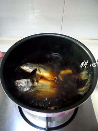酱油水煮斑猪鱼怎么做好吃_酱油水煮斑猪鱼的做法
