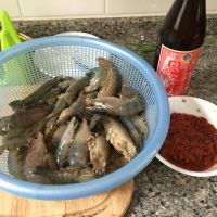 麻油大頭蝦怎么做好吃_麻油大頭蝦的做法