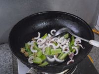 清炒鱿鱼条怎么做好吃_清炒鱿鱼条的做法
