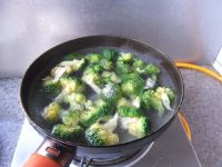 鲜味西兰花怎么做好吃_鲜味西兰花的做法