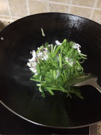 芹菜炒墨鱼怎么做好吃_芹菜炒墨鱼的做法