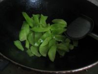 莴笋炒蛤蜊怎么做好吃_莴笋炒蛤蜊的做法