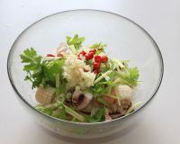 泰式海鲜粉丝沙拉怎么做好吃_泰式海鲜粉丝沙拉的做法