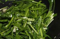 韭菜炒瑶柱火腿肠怎么做好吃_韭菜炒瑶柱火腿肠的做法