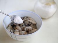 茶树菇炒海蛎怎么做好吃_茶树菇炒海蛎的做法