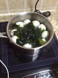 海藻鱼丸汤怎么做好吃_海藻鱼丸汤的做法