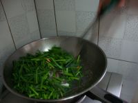 韭苔炒笔管鱼怎么做好吃_韭苔炒笔管鱼的做法