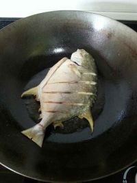蒜香金鲳鱼怎么做好吃_蒜香金鲳鱼的做法