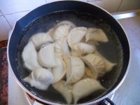 鲜鱿鱼饺子怎么做好吃_鲜鱿鱼饺子的做法